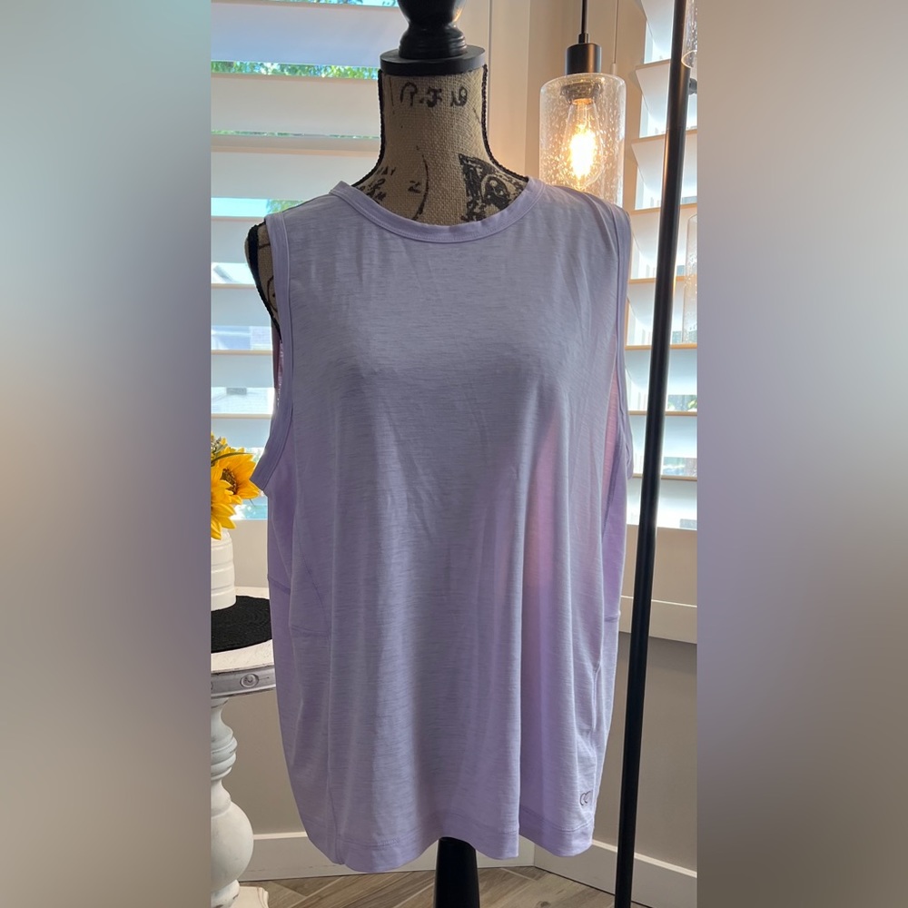 Women’s sleeveless tank